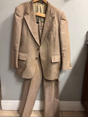 Men's Two-Piece Tan Wool-Blend Suit Jacket and Trousers